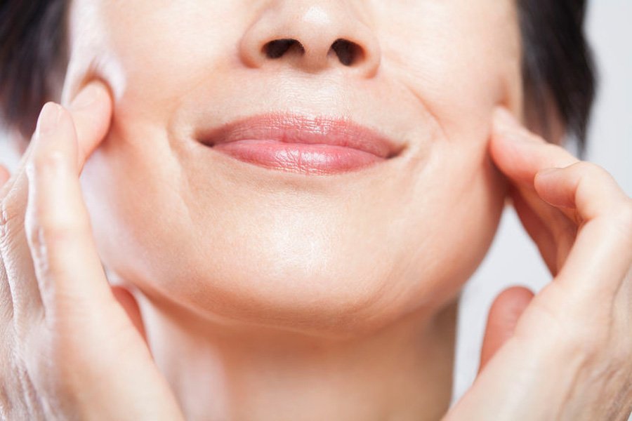 How to Build a Hydrating Skincare Routine with Face Masks and Serums